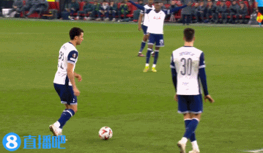 png电子官网又伤了！索兰克争顶时撞到门将，替补登场又伤退