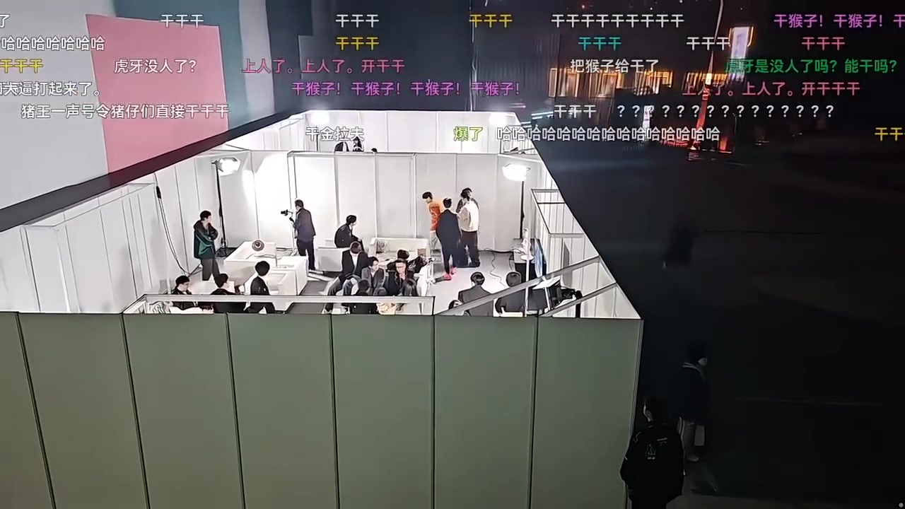 png电子魔怔了？AJ看到Doinb穿红色鞋子：不是过年穿红鞋等于心理变态？