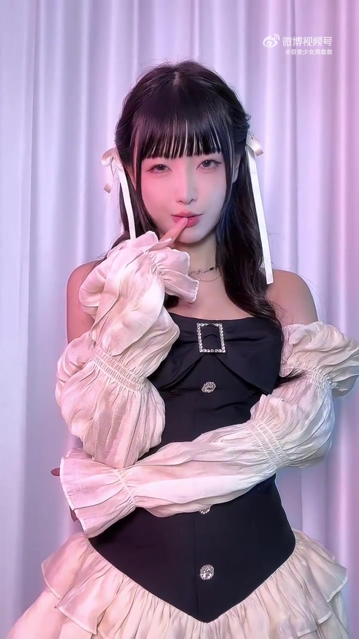 png电子官网互动女主持人周敢敢分享跳舞视频：主播今天直播也是好起来了~