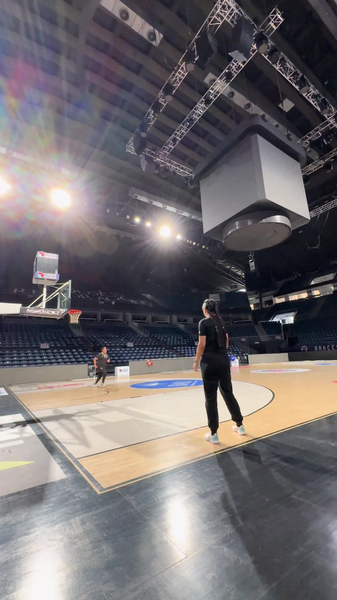 电子png游戏征战WNBA！李月汝晒训练视频：把不可能变成可能 做自己！