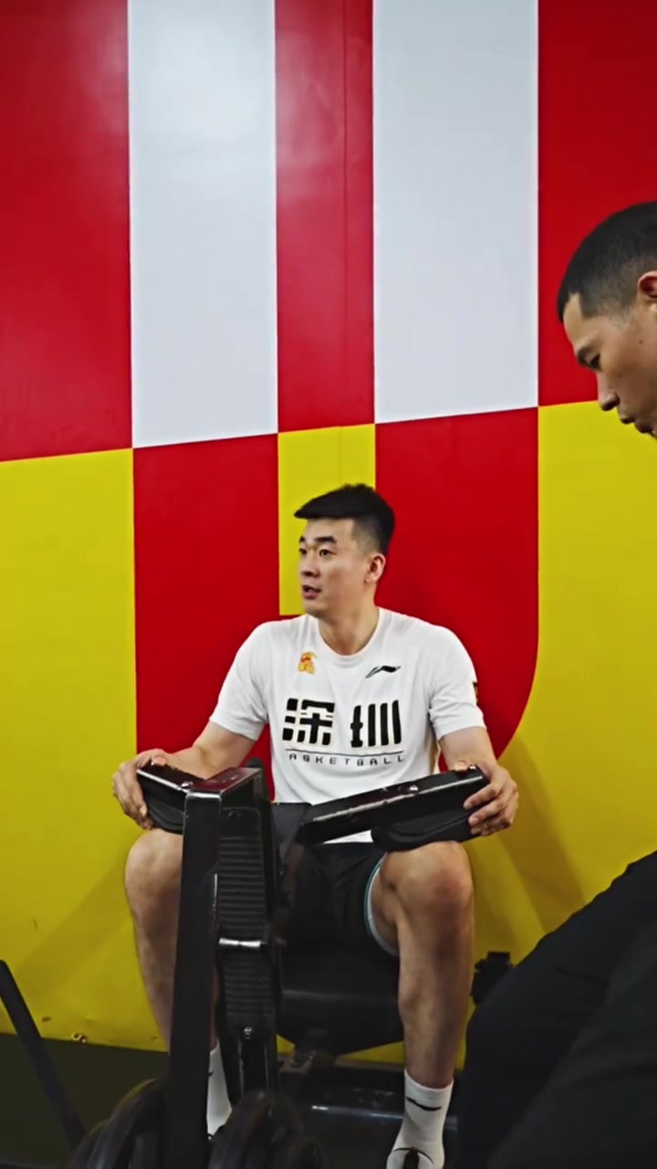 png电子打卡力量房&李慕豪正在训练 来看看他最近的恢复情况如何吧