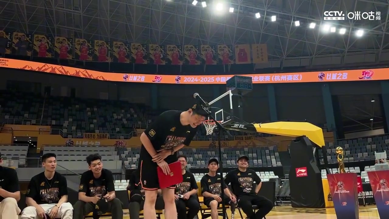 png电子平台他值得！胡金秋在广厦球迷答谢会上发言 现场球迷高喊MVP